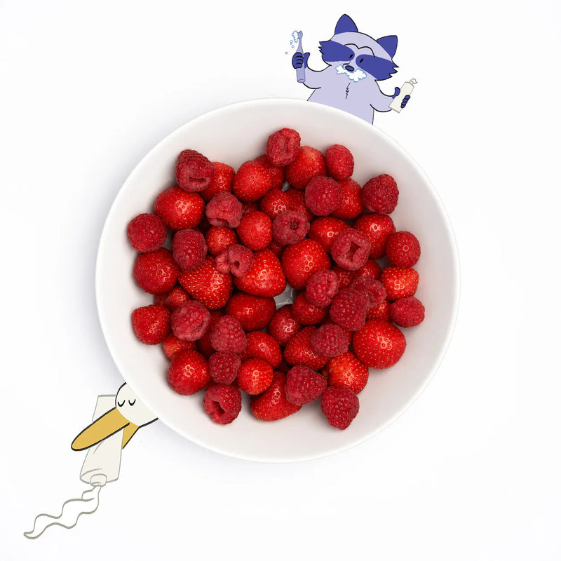 Schale mit Himbeeren, daneben Ralph und Doug als Zeichnung
